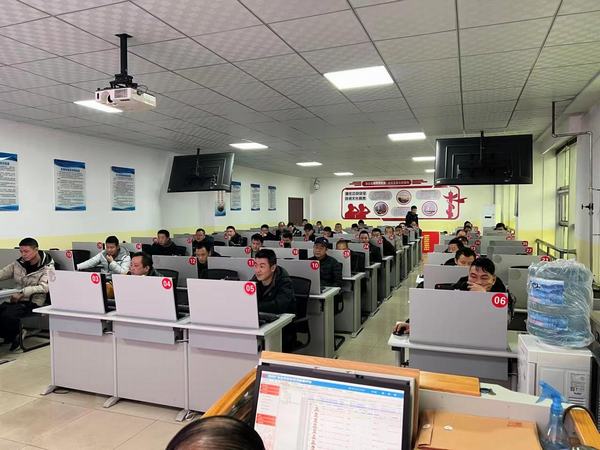 陜煤建設(shè)礦建二公司建莊項目部采用“智能化”崗前安全培訓(xùn)