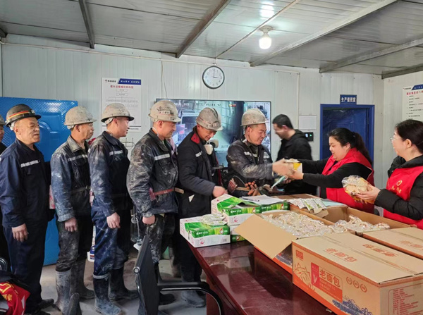 陜煤建設礦建三公司：當“三八節(jié)”遇上“雷鋒日”，綻放最美志愿紅