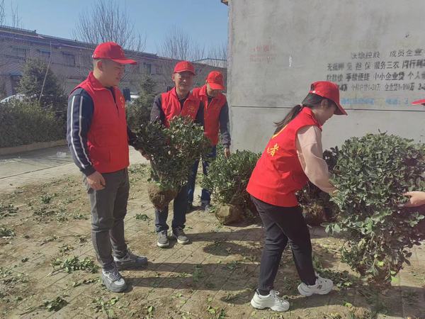 陜煤建設澄合分公司植樹節(jié)里那一抹耀眼的“志愿紅”