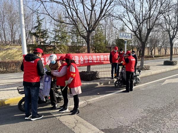 陜煤建設(shè)澄合分公司第十五項(xiàng)目部多形式開(kāi)展學(xué)雷鋒活動(dòng)展現(xiàn)青年風(fēng)采