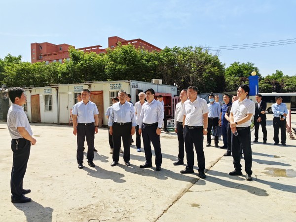 渭南市高新區(qū)管委會(huì)主任蔡軍一行到渭北新城疾控中心項(xiàng)目進(jìn)行調(diào)研