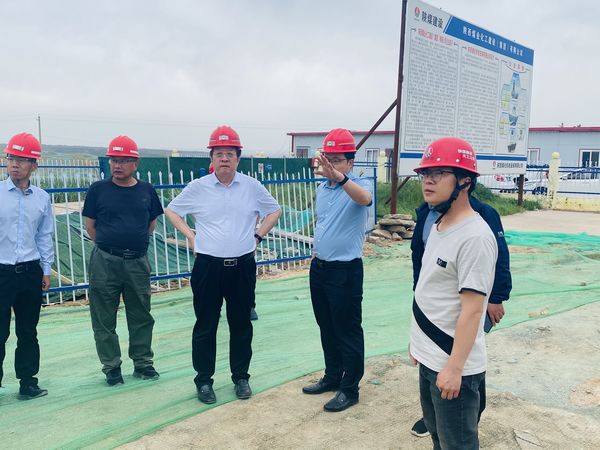 彬長(zhǎng)集團(tuán)黨委書(shū)記、董事長(zhǎng)白永明蒞臨陜煤建設(shè)天工公司施工文家坡礦李家溝風(fēng)井檢查指導(dǎo)工作