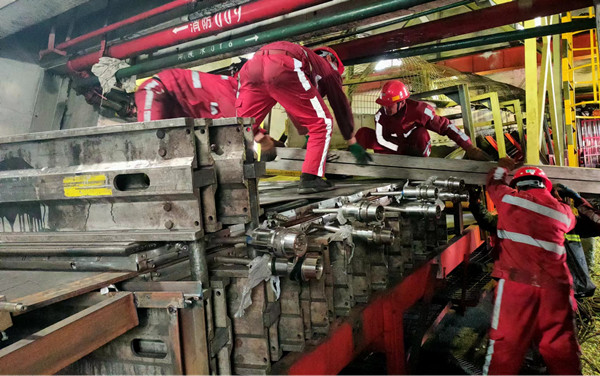 陜煤建設(shè)機(jī)電安裝公司曹家灘項(xiàng)目部34小時(shí)完成六項(xiàng)檢修任務(wù)