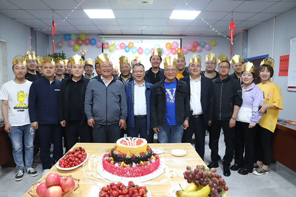 這場集體生日會(huì),氛圍感滿滿！