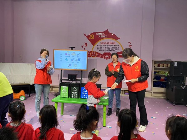 陜煤建設(shè)機(jī)電安裝公司垃圾分類進(jìn)校園爭(zhēng)做環(huán)?！靶∵_(dá)人”