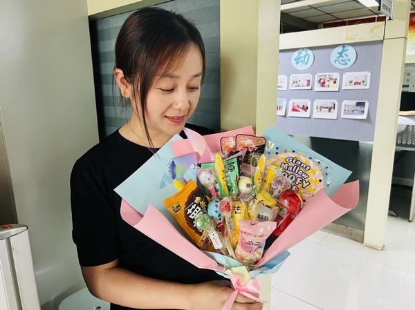 陜煤建設(shè)礦建二公司開展“巧手制花束 開心過六一”主題活動(dòng)