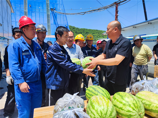 盛夏送清涼，致敬高溫下堅(jiān)守的陜煤建設(shè)者