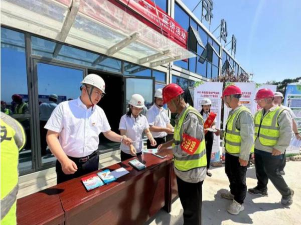 陜煤建設(shè)綠宇公司：這場“安全咨詢?nèi)铡被顒痈韶浭?></div>
                                <div   id=