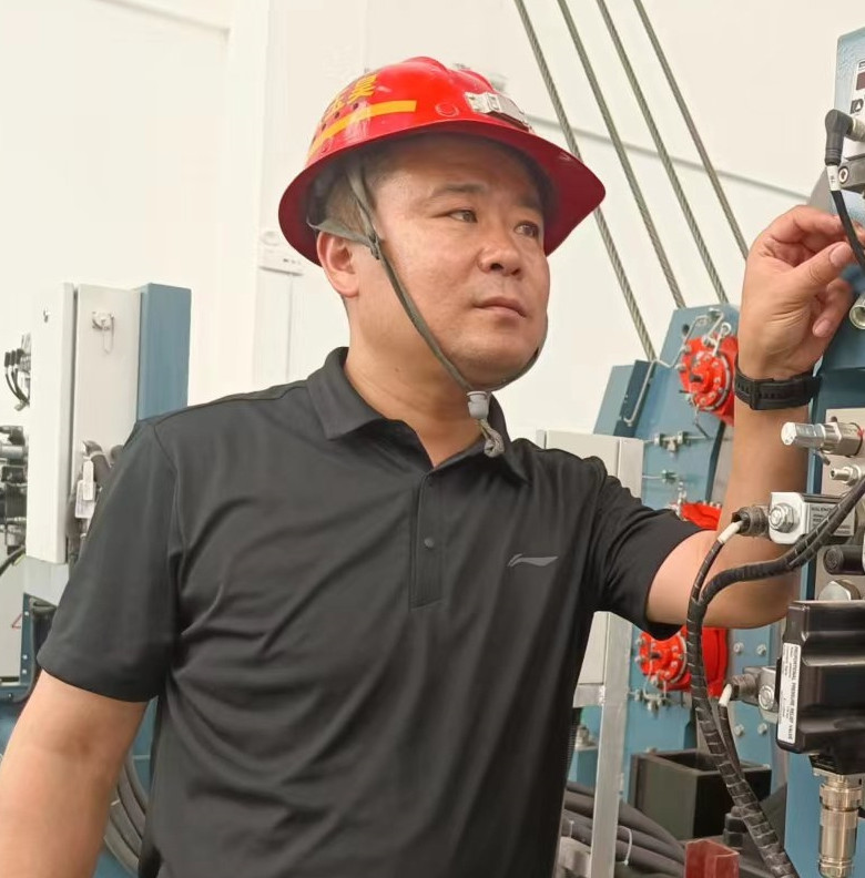 扎根項目做奉獻 凝心聚力勇?lián)?></div>
                                <div   id=