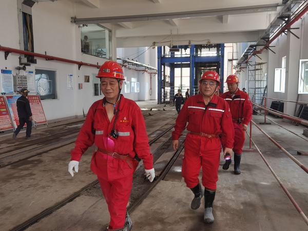 王明智、楊讓順深入陜煤建設礦建二公司王峰項目部檢查指導工作