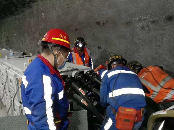 陜煤建設(shè)機(jī)電安裝公司：迎“峰”而上，“暑”你最美