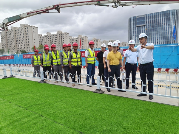 內(nèi)蒙古國龍新能源開發(fā)有限責(zé)任公司總經(jīng)理戈小龍蒞臨陜煤建設(shè)銅煤公司巨靈科研服務(wù)中心項(xiàng)目交流指導(dǎo)