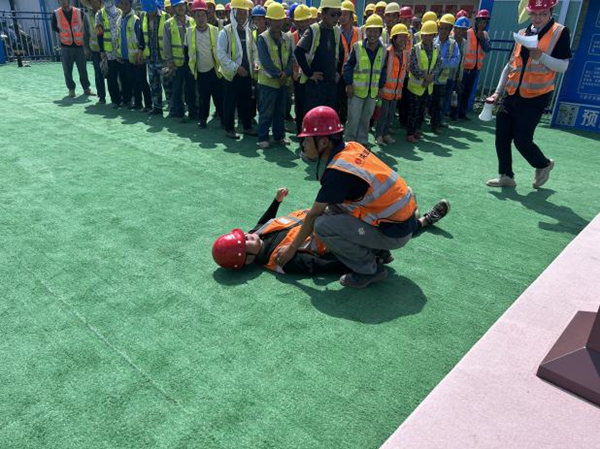 陜煤建設(shè)漢中分公司第二項(xiàng)目部組織開展高溫防中暑應(yīng)急演練