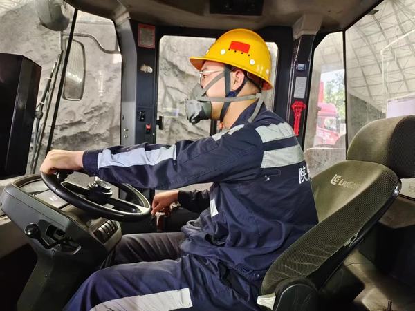 陜煤建設洗選煤運營公司神渭蒲城運營項目部：高溫下堅守身影“暑”你最美