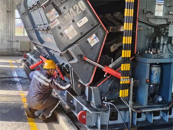 陜煤建設(shè)洗選煤運(yùn)營(yíng)公司神渭首端運(yùn)營(yíng)項(xiàng)目部： 雙份的奮斗 雙倍的堅(jiān)守