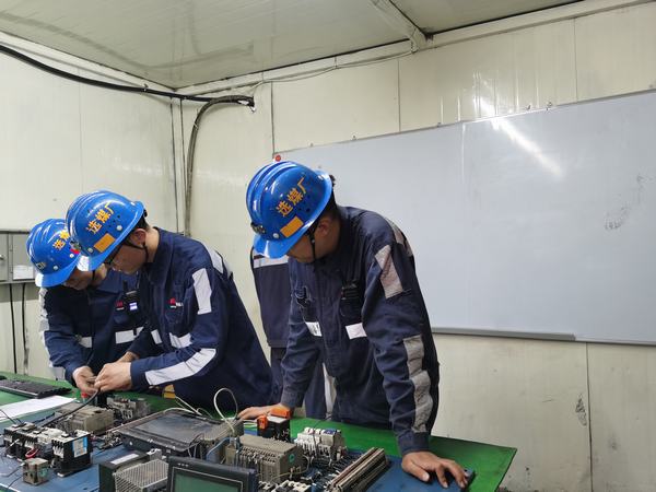 陜煤建設(shè)洗選煤運營公司紅柳林洗煤廠項目部： 精準(zhǔn)施策  打好降本增效的“持久戰(zhàn)”