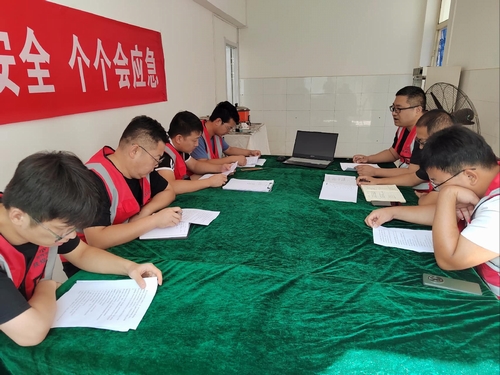 陜煤建設(shè)榆林公司第二項(xiàng)目部：發(fā)揮“師帶徒”新作用 引領(lǐng)“傳幫帶”共成長