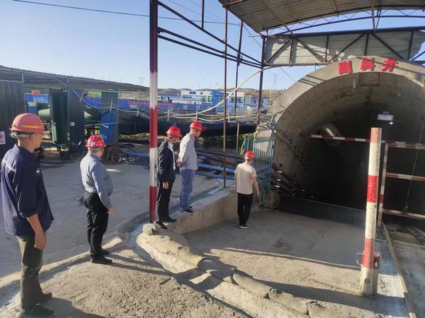 陜煤建設(shè)礦建二公司:安全生產(chǎn)不放假 應(yīng)急值守不“打烊”