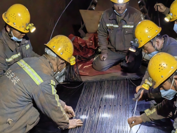 陜煤建設(shè)機電安裝公司酒鋼項目部“打響”皮帶搶修戰(zhàn)