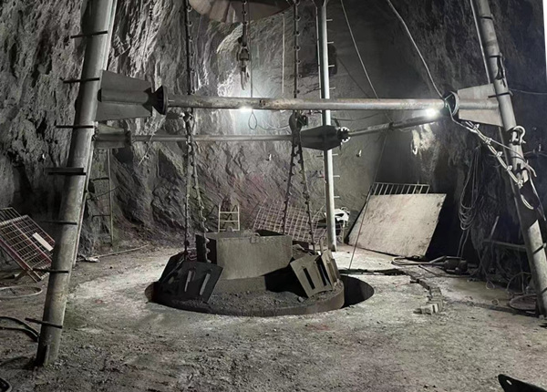 陜煤建設(shè)礦建三公司鏡鐵山黑溝項目部提前10天完成膠帶回風(fēng)井井筒掘砌施工