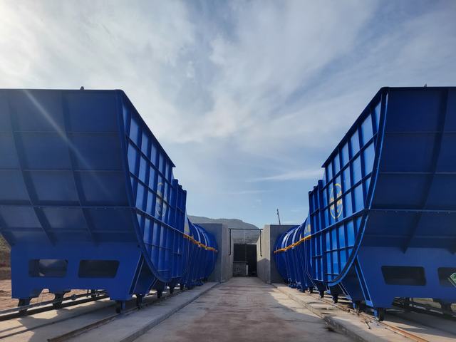 陜煤建設韓城分公司土建十三項目部承建的通風機風道及基礎、通風機配電室工程順利通過竣工驗收