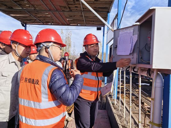 陜煤建設(shè)天工公司新疆第一項目部開展“小問題、大隱患、堵漏洞、保安全”活動