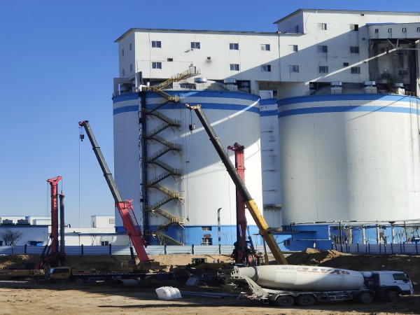 陜煤建設(shè)渭南分公司承建的小保當(dāng)選煤廠技改項目2號末煤倉、原煤倉樁基工程順利完成