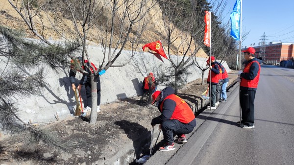陜煤建設(shè)咸陽分公司各項(xiàng)目部弘揚(yáng)雷鋒精神