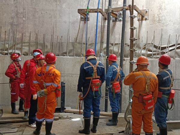 陜煤建設(shè)礦建三公司崔木二號副立井井筒裝備工程順利通過驗收