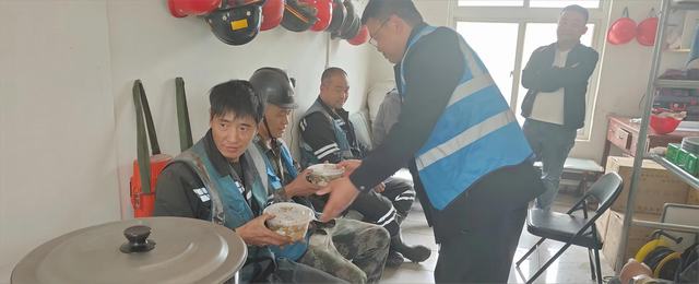 陜煤建設韓城分公司安裝第四項目部：一碗熱乎飯，情暖眾人心