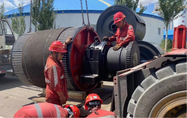 陜煤建設機電安裝公司曹家灘項目部主運順槽帶式輸送機順利試運轉(zhuǎn)