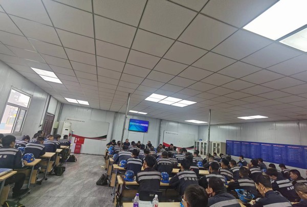 陜煤建設洗選煤運營公司紅柳林洗煤廠項目部： 環(huán)環(huán)相扣  弘美德  揚風尚  守錢袋