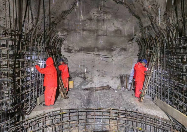 陜煤建設礦建三公司承建的董東煤業(yè)公司專用回風立井井筒順利落底