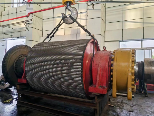 陜煤建設(shè)機(jī)電安裝公司：爭(zhēng)分奪秒更換卸載滾筒