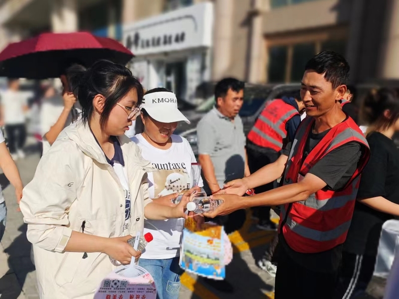 陜煤建設榆林公司：水潤高考路 情暖學子心