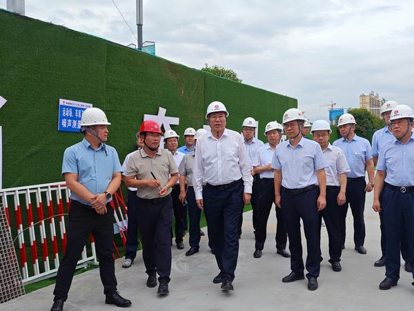 陜煤集團(tuán)黨委副書記、思創(chuàng)高管院執(zhí)行院長張海泉一行蒞臨陜煤建設(shè)天工公司漢陰縣實(shí)驗(yàn)中學(xué)二期項(xiàng)目指導(dǎo)調(diào)研