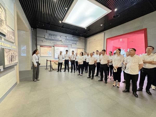 陜煤建設大秦置業(yè)公司:開展“追尋紅色足跡 汲取奮進力量”主題黨日活動