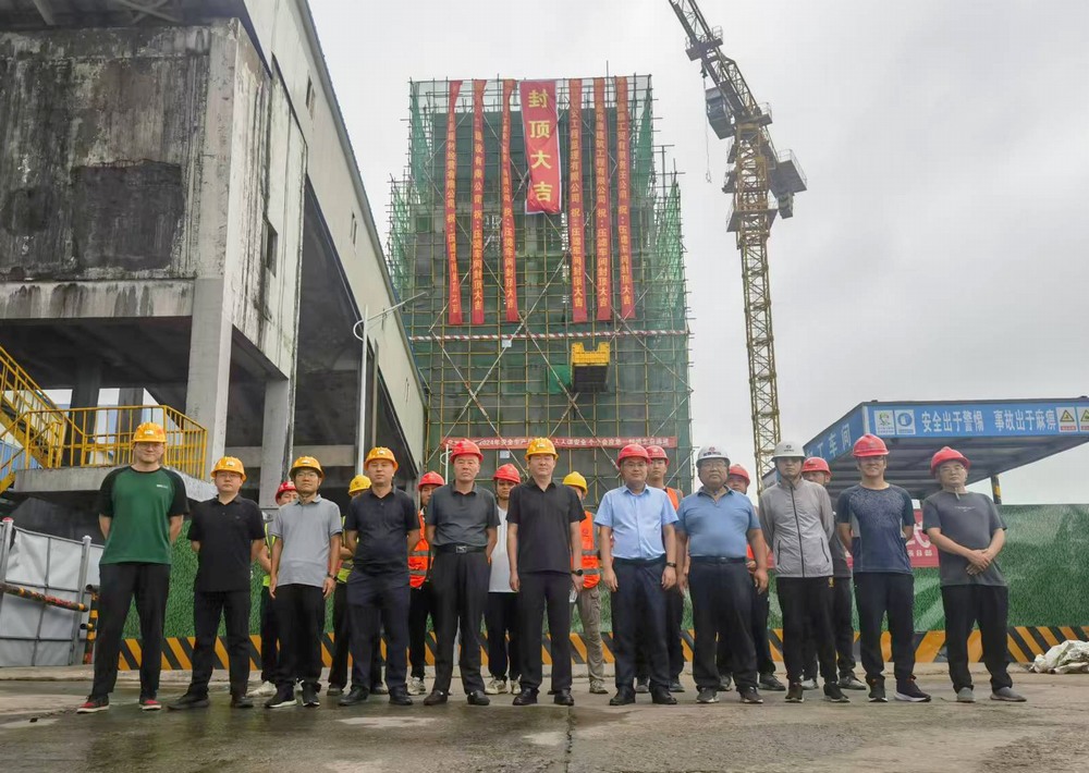 陜煤建設(shè)天工公司承建的陜煤集團(tuán)神木紅柳林礦業(yè)有限公司選煤廠煤泥高壓壓濾系統(tǒng)土建工程項(xiàng)目主體順利封頂