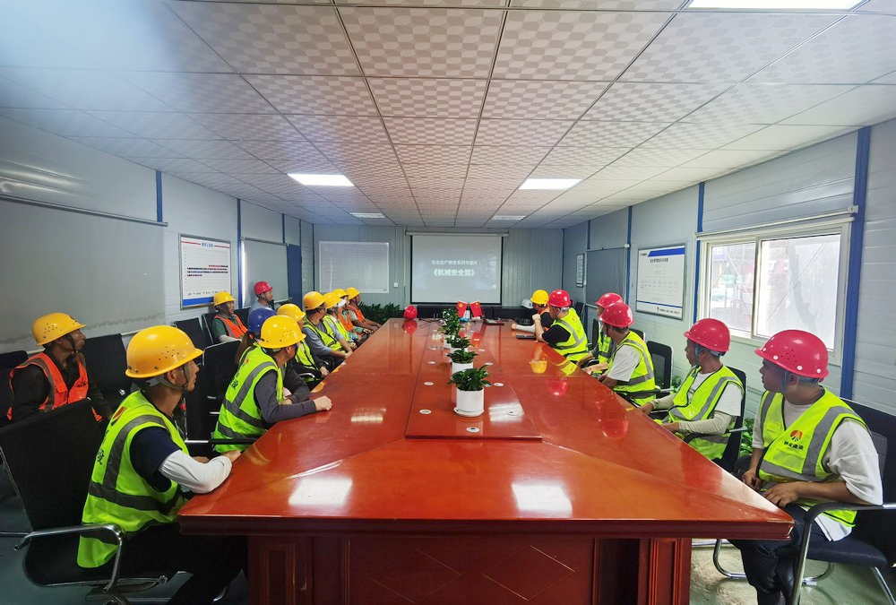 陜煤建設(shè)天工公司土建第二十項目部：學(xué)安全、行安全、練安全