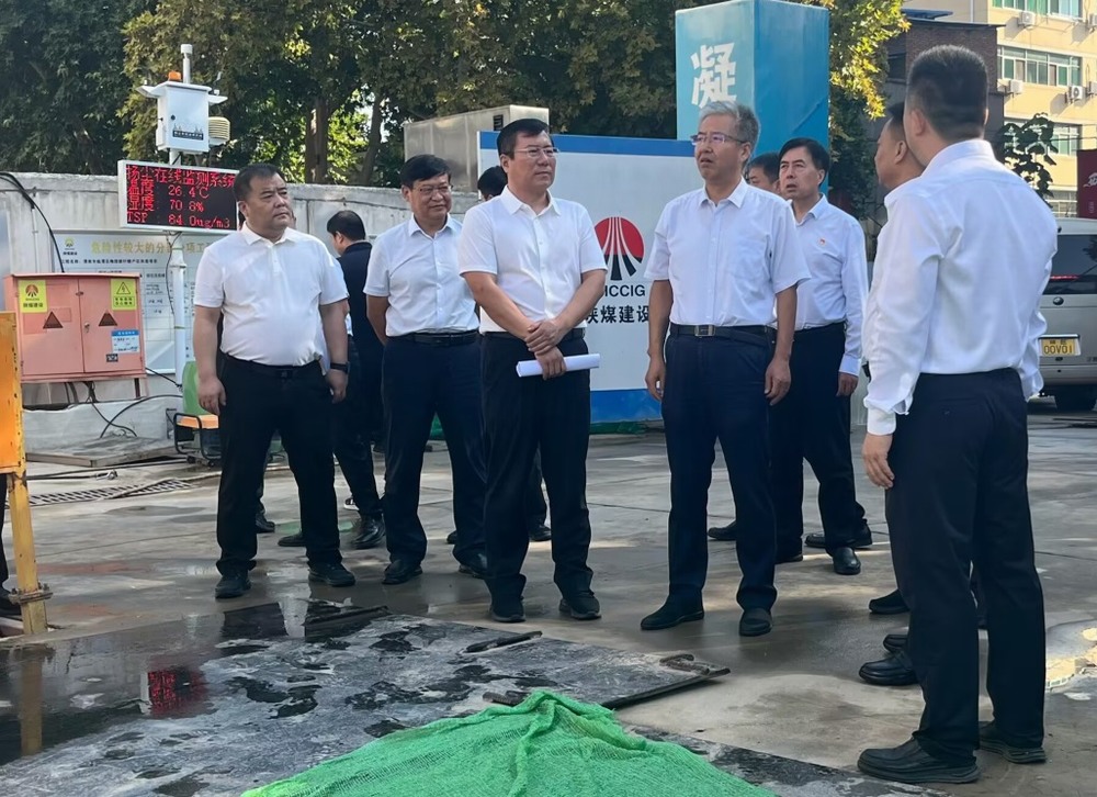 渭南市委副書記、市長陳曉勇一行蒞臨陜煤建設(shè)渭南分公司承建的梅園新村項(xiàng)目督導(dǎo)檢查工作