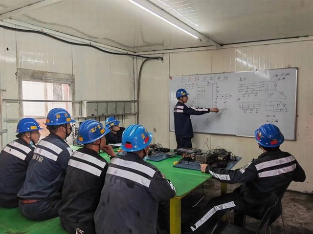 陜煤建設(shè)洗選煤運(yùn)營公司紅柳林洗煤廠項目部：鑄就安全“銅錢鐵壁” 共繪國慶盛典“紅”圖