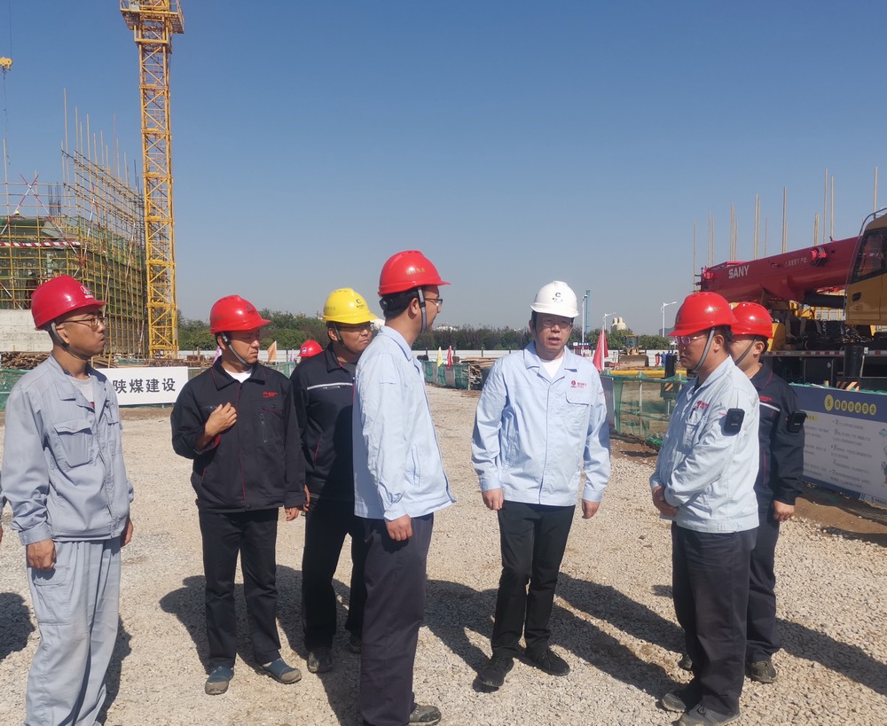 蒲城清潔能源化工有限責(zé)任公司黨委書記、董事長封建利一行深入陜煤建設(shè)天工公司基層項(xiàng)目部檢查指導(dǎo)