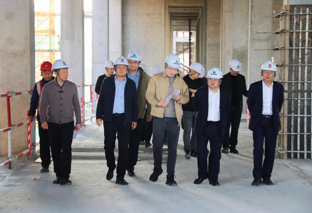 榆林城投集團黨委書記、董事長郝君一行蒞臨陜煤建設榆林公司承建的榆溪圣境一標段項目檢查指導工作