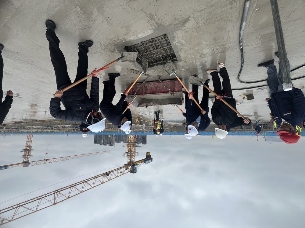 喜報！陜煤建設(shè)榆林公司承建的遷建榆林市第八中學(xué)項目N1標(biāo)段綜合樓主體喜迎封頂