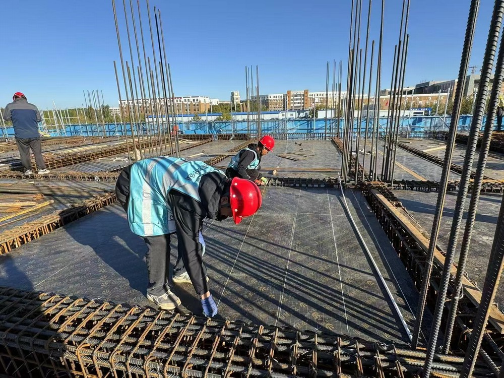 寒冬堅(jiān)守，工地上的最美身影