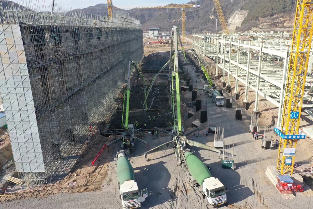 陜煤建設(shè)黃陵電廠項目部：三臺汽車泵，25小時，2830立方米混凝土順利完成澆筑