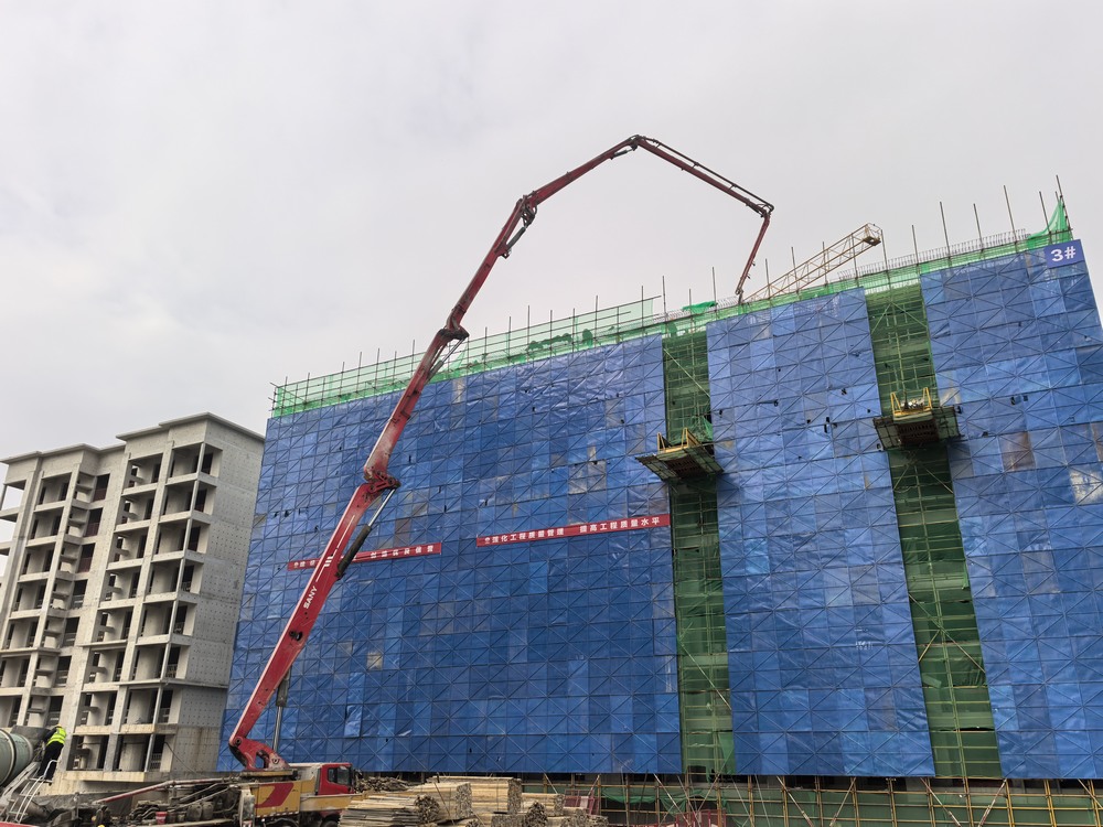 實力彰顯！陜煤建設天工公司承建的大秦·山水逸境項目全部工程主體結構順利封頂