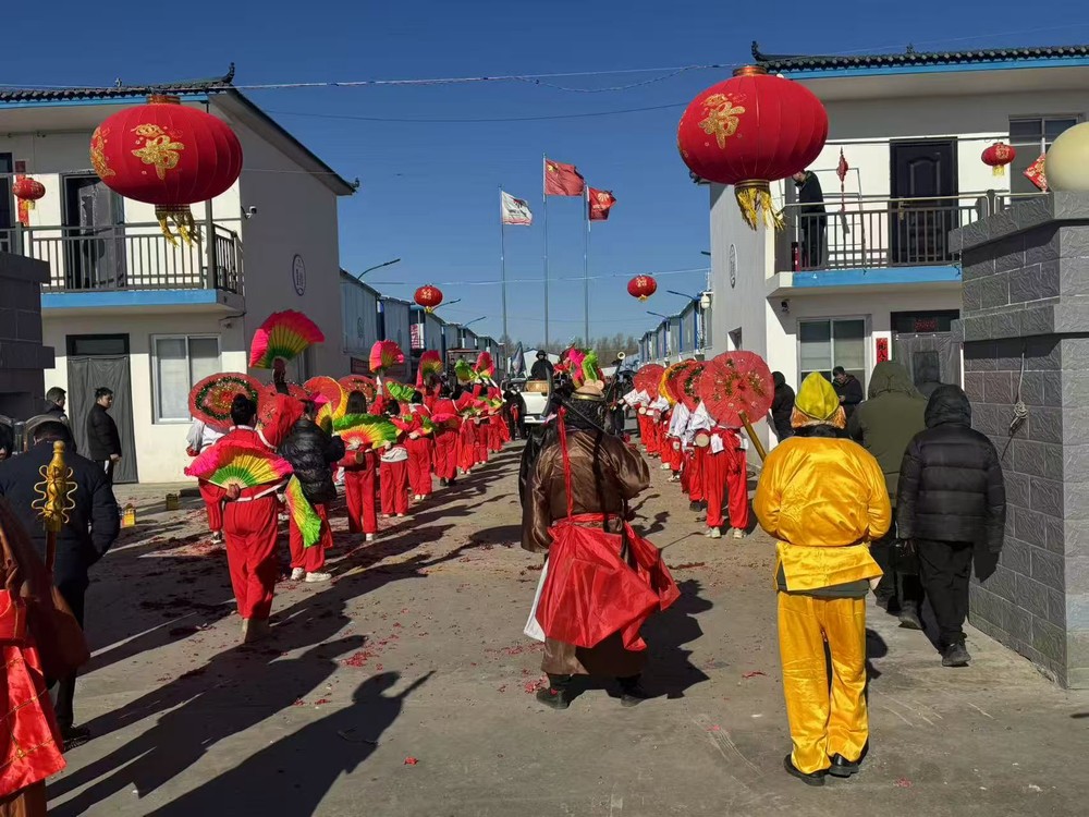 陜煤建設(shè)煤礦運(yùn)營服務(wù)分公司：秧歌鬧春?jiǎn)⑿鲁?></div>
                                <div   id=