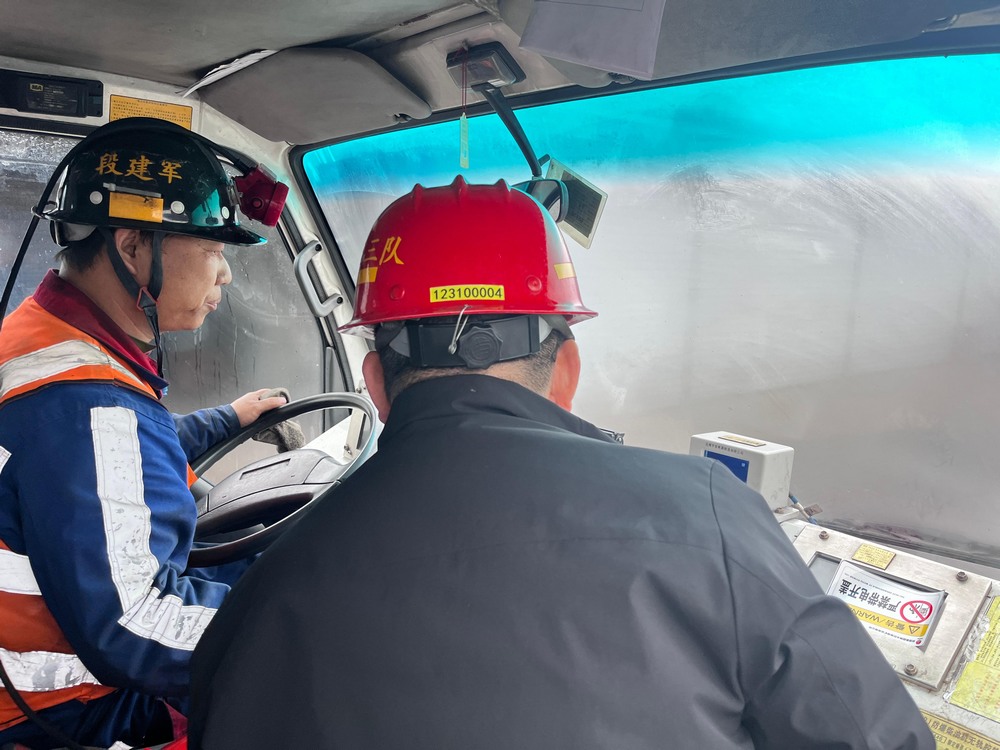 陜煤建設機電安裝公司檸條塔項目部：把好輔助運輸“方向盤” 開啟煤礦安全生產新篇章