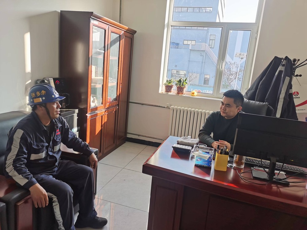 陜煤建設(shè)洗選煤運(yùn)營公司紅柳林洗煤廠項目部：搭起“連心橋” 維穩(wěn)記心間